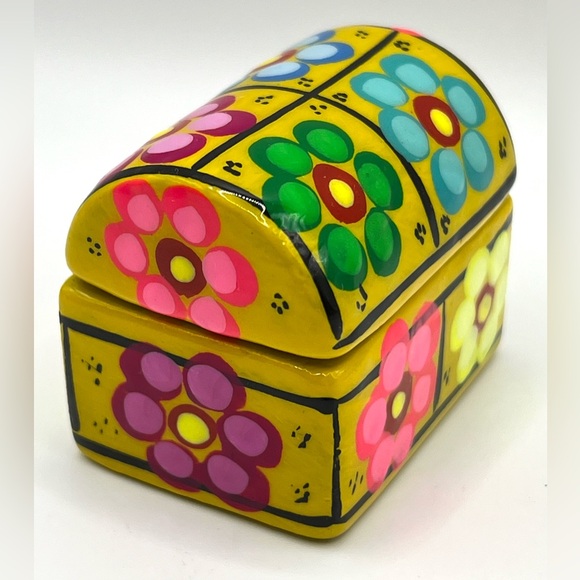 Mexican Folk Art Talavera Pottery Handpainted Colorful Yellow Small Trinket Box - Picture 2 of 11